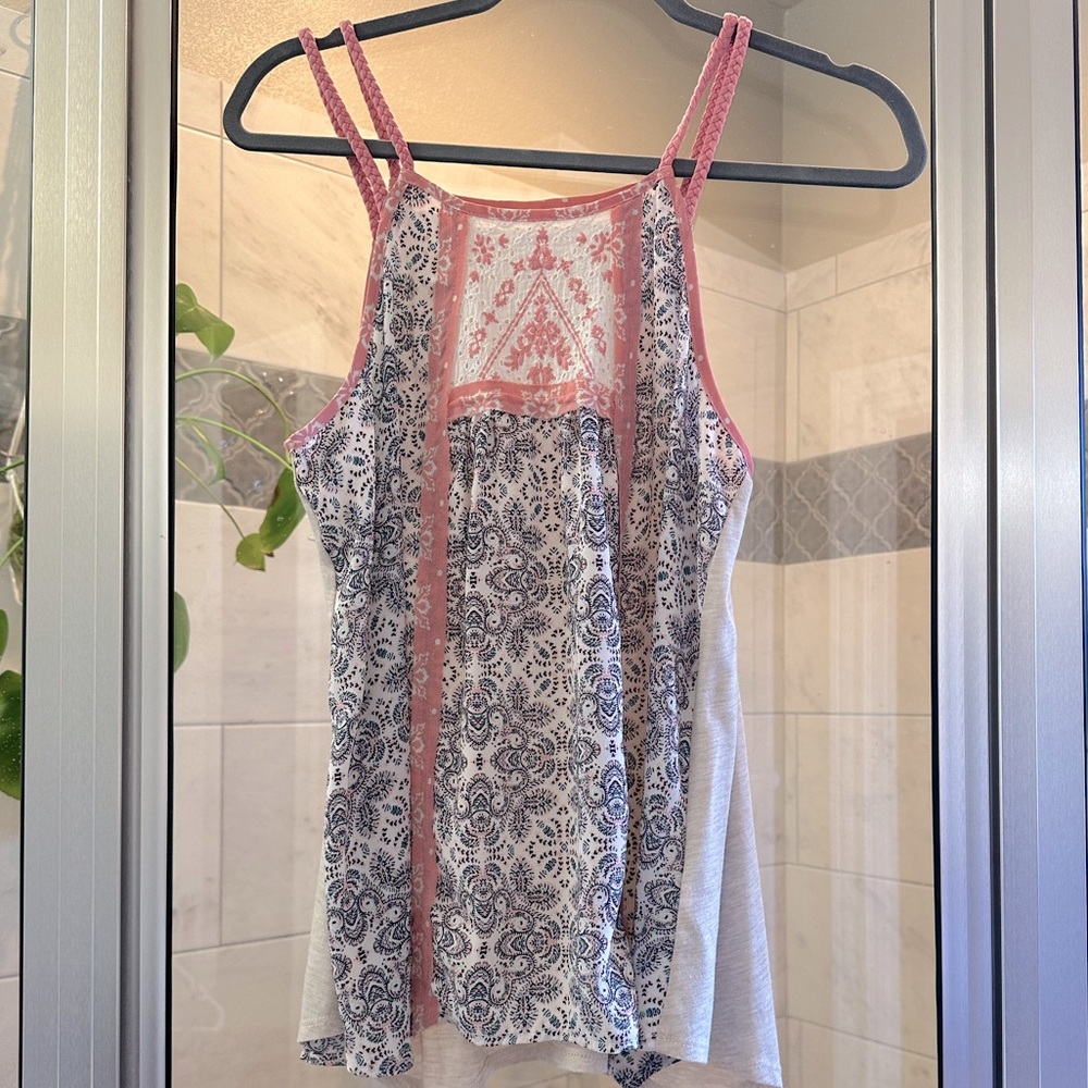 Flowy tank